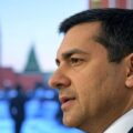 Romanian George Simion with the Kremlin in the backgrouind illustrating the Russian influence in the recent presidential election